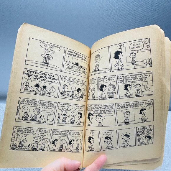 GVUC Book: "We're Right Behind You, Charlie Brown," Charles M. Schulz, Paperback - Picture 5 of 11